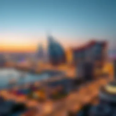 Night view of برج النخلة illuminated against the Dubai skyline